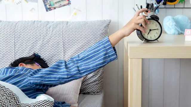 1 Hour of Screen Time at Bedtime Reduces Sleep by 24 Minutes Study Finds
